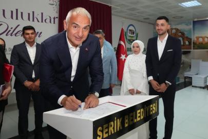 Bakan Ersoy, AK Parti'ye katılan belediyeleri ziyaret etti, nikah şahidi oldu