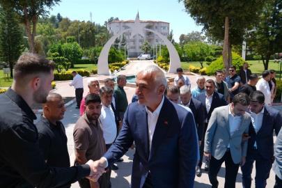 Bakan Ersoy, Antalya'da yeni evlenen çiftin nikah şahidi oldu