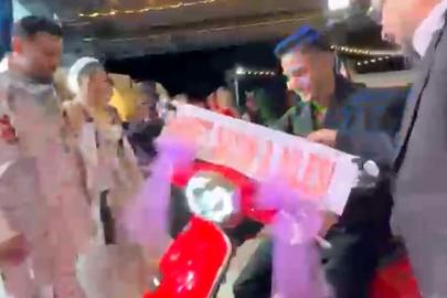Damada düğünde kırmızı motosiklet sürprizi