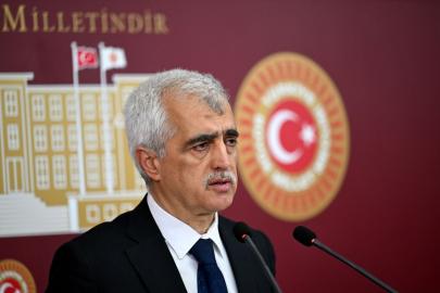 DEM Parti milletvekilleri Meclis'te basın toplantısı düzenledi