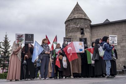 Erzurum'da sağlıkçılar Gazze için sessiz yürüyüşlerini 134. haftada sürdürdü