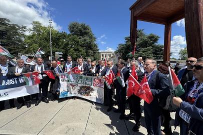 HAK-İŞ, BM Cenevre Ofisi önünde Filistin'e destek gösterisi düzenledi