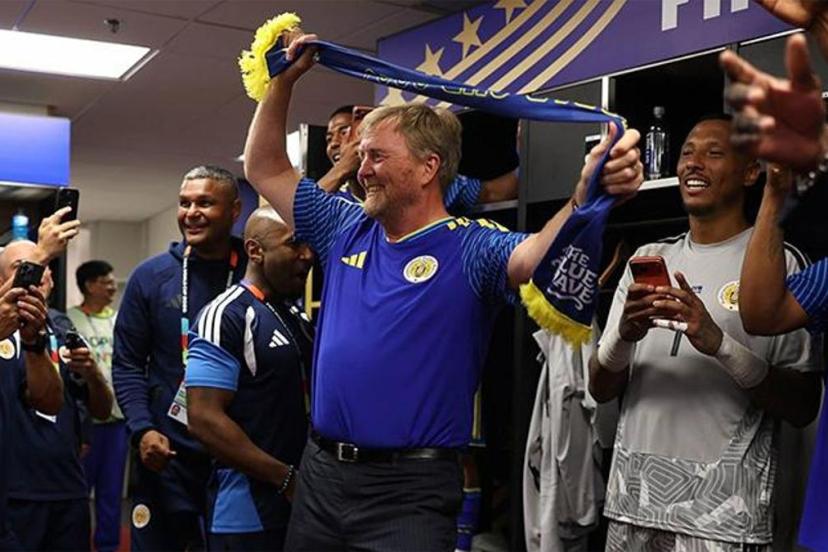 Hollanda Kralı'ndan Curaçao'ya sürpriz destek! Soyunma odasına inip dans etti