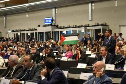 ILO Konferansı'nda Filistin'in ILO'ya geçici üyeliğinin iptalini isteyen İsrailli diplomata protesto