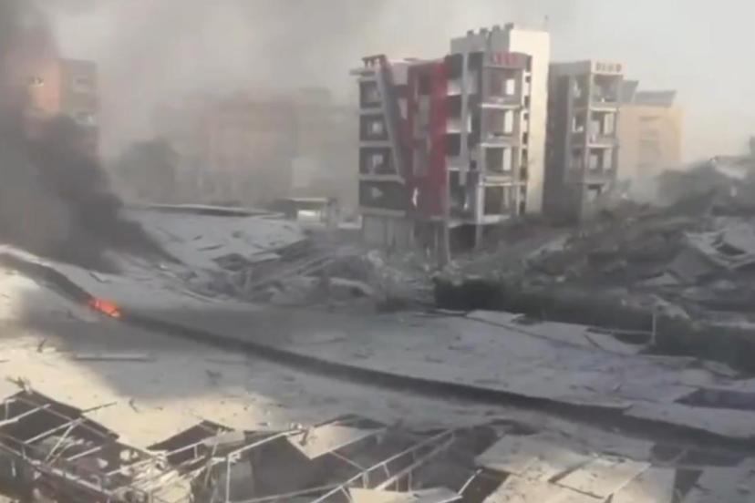 İşgalci İsrail, Lübnan'da hastane yakınını bombaladı