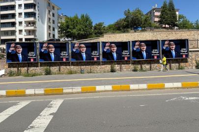 Kılıçdaroğlu'nun afişleri, memleketi Tunceli'de bilboardlara asıldı