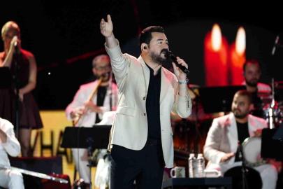 Serkan Kaya'dan Manisa'da muhteşem konser