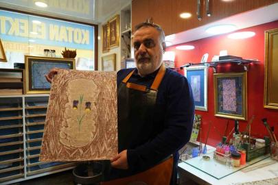 Erzurum’un Oltu taşı ve Karayazı Lalesi ebruda buluştu